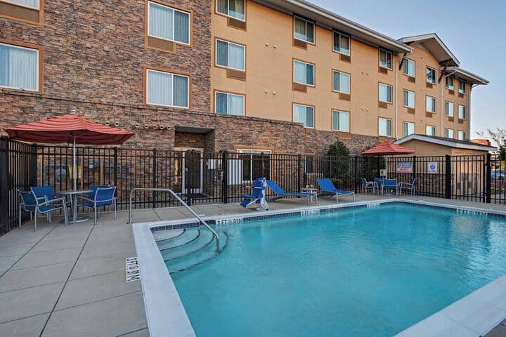 Pool 21 of 31